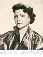 Maria Andergast mit Autogramm