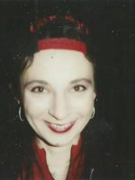 Eva Billisich als Fahrradbotin in der Maske