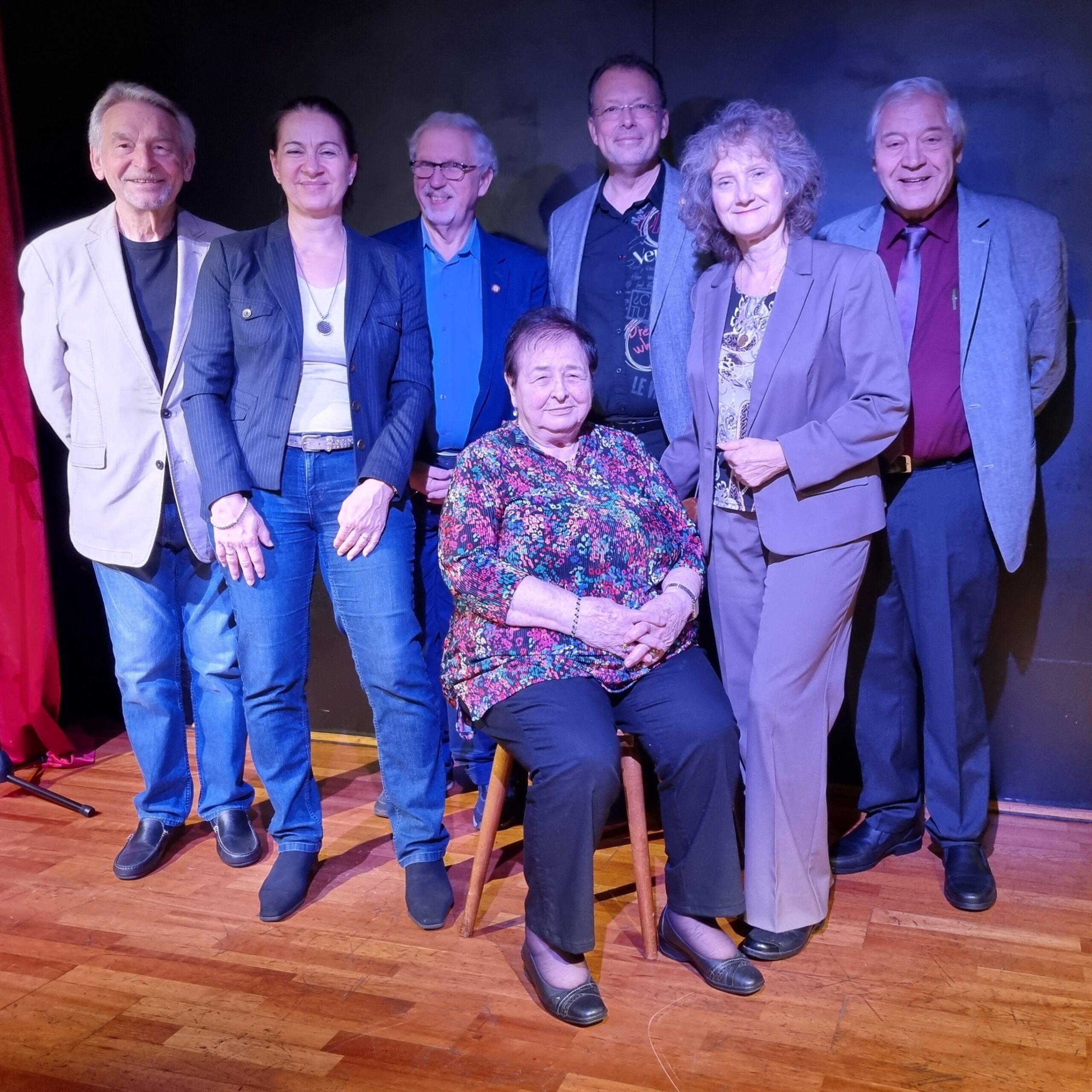 Vorstand 2022-©privat – V.l.n.r. Wolf Aurich, Michaela Frank, Herbert Richter, Marianne Jarosch, Wolf Frank, Helga Kohl und Kurt Jarosch