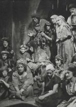 1932.08.19 – Frau ohne Schatten, Chor Salzburger Festspiele, 2. v.li. Elisabeth Bachrich – 2