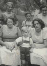 1949 Altaussee v.li.vorne Hanni Bachrich, Richard Balzer, Elisabeth Balzer Mutter von Richard